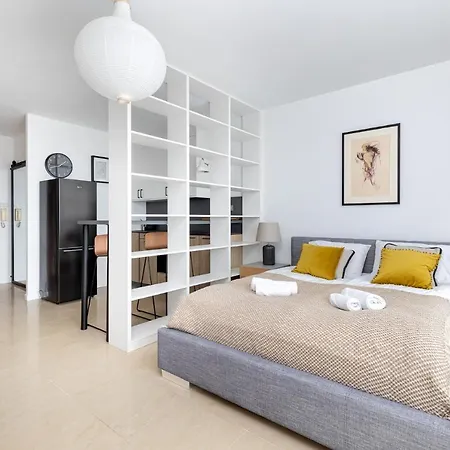 Sierpinskiego 1a - With Balcony & Desk - Remote Work By Renters * Warsaw